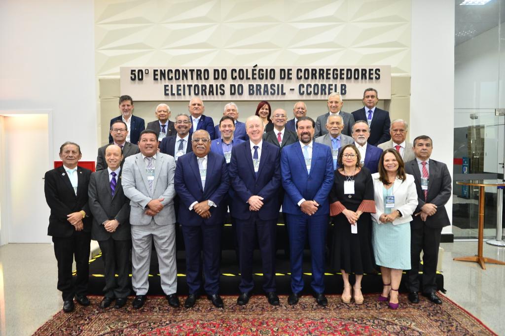 Desembargador do TJPR é eleito presidente do Colégio de Corregedores Eleitorais do Brasil
